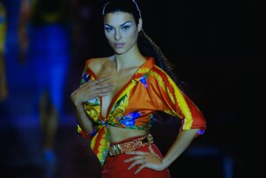 268007926_versace-ss-1993(11).thumb.jpg.08ec08cff2c8d588a0bc506c33ae6106.jpg