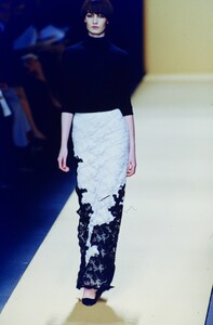 268055649_oscar-de-la-renta-fw-1999(2).thumb.jpg.1bb914a44a918869731048a8a5fe65c9.jpg