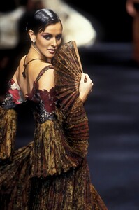 2728512_ChristianDior1994HauteCouture188.thumb.jpg.00d894617c3e518c261020733fca612d.jpg