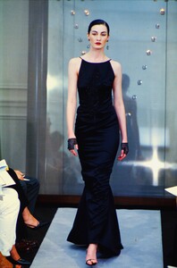 295637824_VALENTINO-COUTURE-FALL-1998(10).thumb.jpg.1dd18718ab93bdcdde32106a9e3ea4e0.jpg