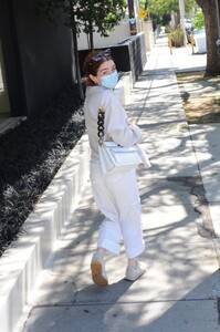       zoe020921BZNimage111.jpg