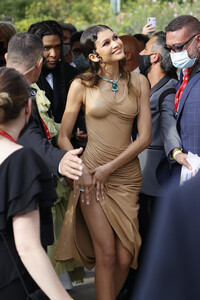 Zendaya+Coleman+Celebrity+Sightings+Day+3+UICY-CaXIPsx.jpg
