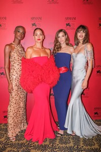 342956019_ArmaniDinner-The78thVeniceInternationalFilmFestival.thumb.jpg.18f9d1e178f6f8878ea562f2a34da2f0.jpg