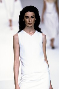 351067608_Valentino1999WomenRTW4.thumb.jpg.9ffd5ff1a5ebcbba4c1642b984fa1136.jpg