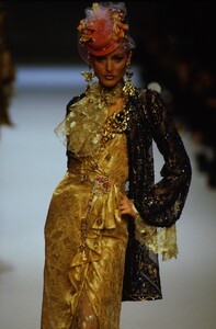 356376095_emanuel-ungaro-hc-ss-1994(7).thumb.jpg.108af38012d684040f5311038a23c09c.jpg