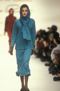 366707241_OscardeLaRentaFall19927.thumb.jpg.597ee05a24d61b2af192c61a2c475781.jpg