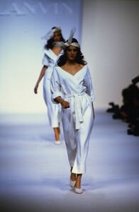 368728672_lanvin-ss-1993(3).thumb.jpg.806d5c671a48cc4877187998f3c2ff09.jpg