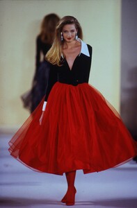 374380122_anne-klein-fw-1992(2).thumb.jpg.585b4a9f4ee57714b9c17580643976b3.jpg