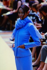 381644722_balmain-couture-fall-1998(3).thumb.jpg.a2eaa4e9a674102eb123f08e21403070.jpg