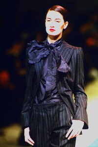 389264834_ysl-fw-1999(15).thumb.jpg.c89759c3a6fe7a42e57b052017cf09f5.jpg