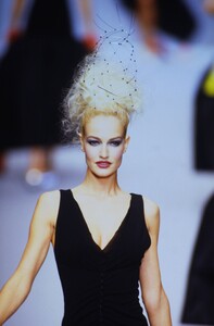 karl-lagerfeld-ss-1996 (2).jpg