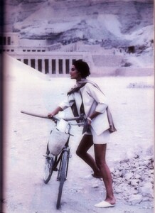 3vogue-n2304-05--may1989.thumb.jpg.d93da959b5cde24489e43172139afab2.jpg