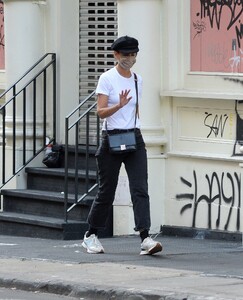       hol120921BZNimage103.jpg