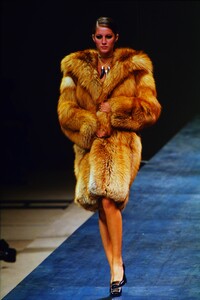 447651410_ysl-fw-1999(8).thumb.jpg.83b93c4a101ad5159922e5cb1d1bb20a.jpg