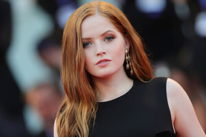 Ellie+Bamber+Nocturnal+Animals+Premiere+73rd+W558wpHZqP9x.jpg