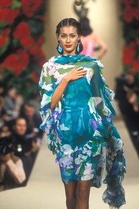 507324923_YvesSaintLaurent1998HauteCouture73.thumb.jpg.7edf9deda4f7fe0bbfa328e01b8e0107.jpg