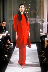 515700561_Valentino1998HauteCouture82.thumb.jpg.09286e0515ab6f4e09c38777ba6844ee.jpg