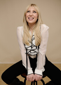 522773580_AriGraynorGoodTimeCallPortraits2012AQhYhK8IJX5l_122_434lo.jpg