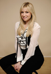 522775492_AriGraynorGoodTimeCallPortraits2012CrIEcWiBlqLl_122_23lo.jpg