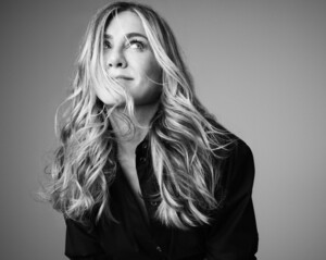 Jennifer Aniston @ Emma Summerton LolaVie Campaign 2021 02.jpg