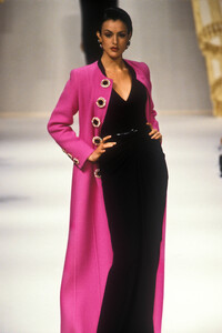 554735782_PierreBalmain1993HauteCouture63.thumb.jpg.cddc2f3c8f03dcd84992193b4ea06e29.jpg