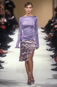 573659634_AntonioBerardi2000WomenRTW66.thumb.jpg.5125bb8896b4f3fd7e56565493557ddd.jpg