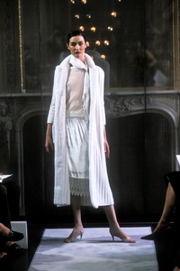 584185329_Valentino1998HauteCouture20.thumb.jpg.8c5cd573e934c34aae3ed2a76f024e31.jpg