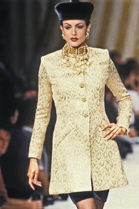 596368482_PierreBalmainCoutureFall19921.thumb.jpg.d4a3c5e0434f15f40cc037e49d50c16b.jpg