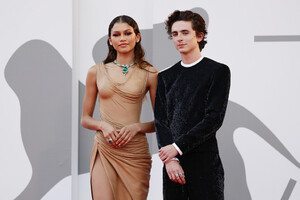 Zendaya+Coleman+Dune+Red+Carpet+78th+Venice+up4_NFfsbwEx.jpg