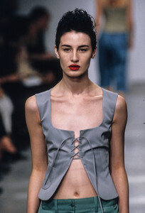 616378507_MiuMiuSpring19983.thumb.jpg.99c442dacc5c0f0cb2d33703d0e31c23.jpg