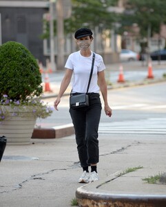       hol120921BZNimage110.jpg