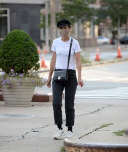       hol120921BZNimage112.jpg