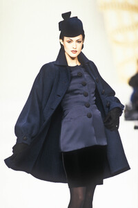 672873596_PierreBalmain1993HauteCouture4.thumb.jpg.54259028e51cb9203c1f2ecb243a510b.jpg