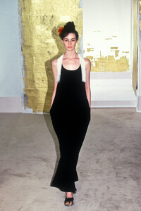 684656798_Chanel1998HauteCouture6.thumb.jpg.6ad18dd355ab24ca8598ec25d5d68c63.jpg