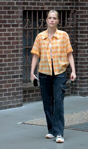       zoe160921BZNimage3.jpg