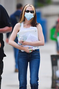 deu040921BZNimage103.jpg