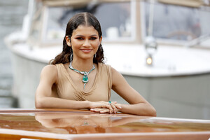 Zendaya+Coleman+Celebrity+Sightings+Day+3+h8STLpE8_Qlx.jpg