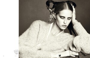2021-10-01 Vogue Russia-page-m006.jpg