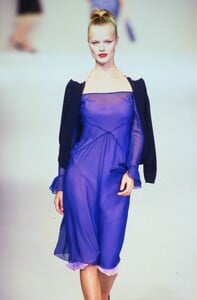 7769295_blumarine(6).thumb.jpg.f86aaa0ad875e367bd0965f0226ce47d.jpg