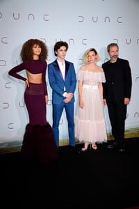 Zendaya+Coleman+Dune+Photocall+Le+Grand+Rex+5a5-LJ935fqx.jpg