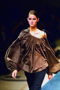 81389455_ysl-fw-1999(5).thumb.jpg.12ff803ccb1175e916422f5c33a3e8b1.jpg