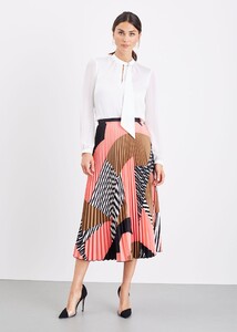 840065000-02-ariyah-print-pleated-skirt.jpg