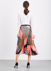 840065000-03-ariyah-print-pleated-skirt.jpg
