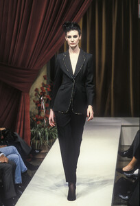 849400233_Moschino1998WomenRTW113.thumb.jpg.f8871d5bae85d866f33d75961e88c5c6.jpg