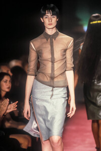 894463823_VersusbyDonatella1998WomenRTW79.thumb.jpg.7eaa1f2c0a39f8fdc5245feacc9dca17.jpg