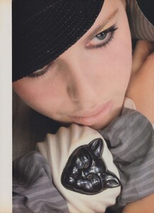 899221819_VOGUEUSMar198405.thumb.jpg.50bdc0cba69a432f1e65b499a9f4b3dd.jpg