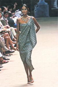 938917688_PierreBalmain1998HauteCouture47.thumb.jpg.777df2e2f3e4d1f80e8760836c78cc26.jpg