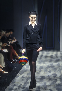 949129745_Moschino1998WomenRTW11.thumb.jpg.cd793f9c8d1802fe39afea4ee64e1719.jpg