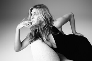 Jennifer Aniston @ Emma Summerton LolaVie Campaign 2021 04.jpg