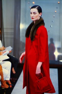 964308274_VALENTINO-COUTURE-FALL-1998(5).thumb.jpg.660dac20c1dbee2393717500e88101d4.jpg